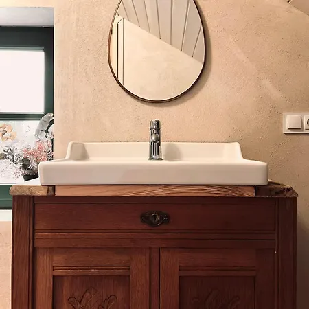 Bliska Wioska- Dom בקתה